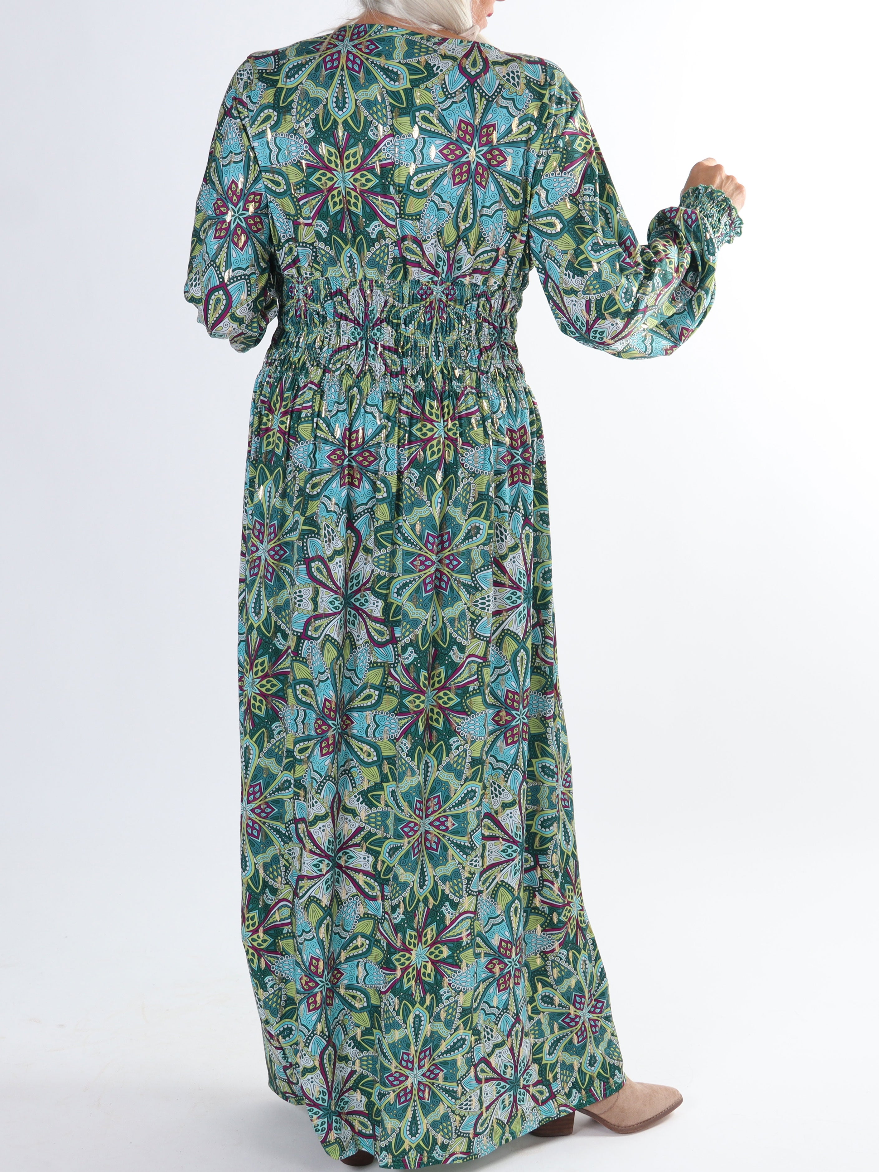 Pams Multi L/S - Plus size elastisk klänning i skrynkelfritt tyg med långa ärmar